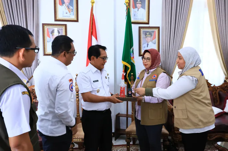 Terima Bantuan Sirine EWS dari BNPB, Bupati JKA Apresiasi BNPB