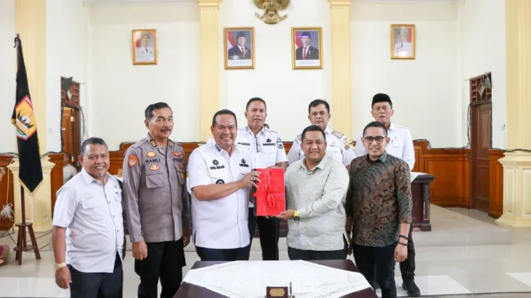 Wako Yota Balad Sampaikan Nota Penjelasan Rancangan APBD Tahun 2026