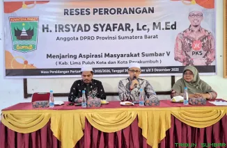 Anggota DPRD Sumbar, H. Irsyad Syafar, berdialog dengan pihak sekolah dan masyarakat saat reses di SMAN 1 Akabiluru. (Foto: Ist)