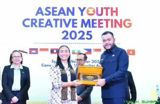 Wali Kota Padang Fadly Amran membuka ASEAN Youth Creative Meeting (AYCM) 2025 di Convention Hall Unand. (Foto: Ist)