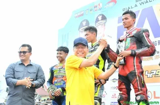 Wakil Wali Kota Padang Maigus Nasir menghadiri FAM Road Race Championship 2025 di Sirkuit NP Lanud Sutan Sjahrir Padang. (Foto: Ist)