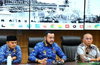 Wali Kota Padang, Fadly Amran memimpin rapat finalisasi rencana pengelolaan Kawasan Kota Tua Padang di Balai Kota Aie Pacah. (Foto: Ist)