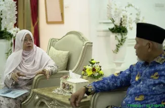 Gubernur Sumbar Mahyeldi menerima pimpinan Diniyyah Puteri Padang Panjang membahas syukuran penetapan Rahmah El Yunusiyah sebagai Pahlawan Nasional. (Foto: Ist)