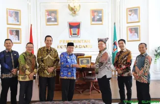 Wakil Wali Kota Padang Maigus Nasir menerima kunjungan Pemerintah Kabupaten Lampung Timur terkait studi tiru layanan darurat Call Center 112. (Foto: Ist)