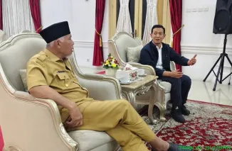 Gubernur Sumbar, Mahyeldi Ansharullah bersama jajaran Pertamina meninjau distribusi BBM di salah satu SPBU di Padang, Sabtu (8/11/2025). (Foto: Ist)