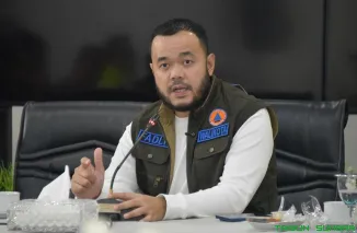 Wali Kota Padang Fadly Amran meninjau dan memastikan bantuan disalurkan cepat ke titik evakuasi korban bencana hidrometeorologi di Kota Padang. (Foto: Ist)