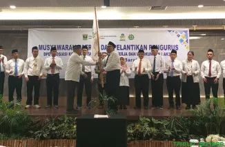 Prosesi pelantikan pengurus DPD AK3L Sumbar periode 2025--2030 di Pangeran Beach Hotel Padang. (Foto: Ist)