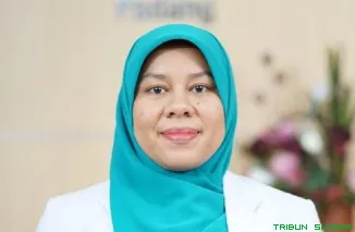 Ahli kesehatan anak memantau proses menyusui di posko pengungsian, memastikan bayi menerima ASI aman dan ibu mendapatkan dukungan penuh selama situasi darurat. (Foto: Ist)