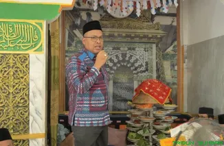 Sekda Provinsi Sumbar, Arry Yuswandi, menghadiri peringatan Maulid Nabi 1447 H dan mengajak generasi muda melestarikan tradisi di Surau Nurul Ikhlas, Padang Pariaman. (Foto: Ist)