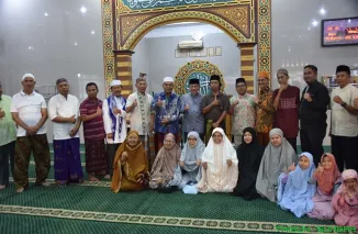 Wakil Wali Kota Padang, Maigus Nasir, menyampaikan ceramah Subuh Mubarakah di Masjid Ikhwatun Parupuk Tabing. (Foto: Ist)