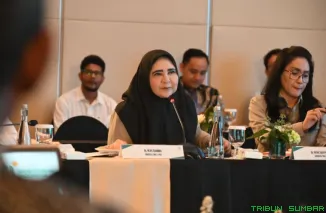 Anggota DPR RI Nevi Zuairina memaparkan peran srikandi PKS dalam penanganan bencana, menegaskan ketangguhan perempuan yang bekerja dalam senyap untuk rakyat. (Foto: Ist)