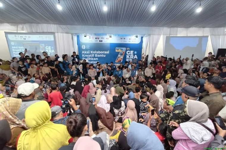 Warga di Hunian Sementara (Huntara) Limau Manis, Kota Padang, dalam rangka HUT ke-7 GEKRAFS, Kamis (22/1/2026). (Foto: Ist)