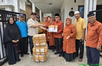 PWRI Sumbar Serahkan Pakaian Baru untuk Warga Terdampak Banjir Kabupaten Agam