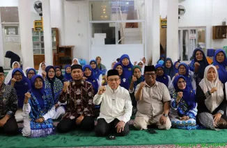 Wakil Wali Kota Padang Maigus Nasir menghadiri pertemuan bulanan BKMT Kecamatan Nanggalo dalam rangka peringatan Isra Mi'raj Nabi Muhammad SAW 1447 Hijriah di Masjid Al Qadar, Jumat (16/1/2026). (Foto: Ist)