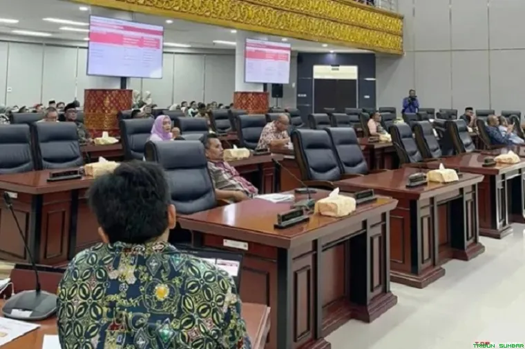 DPRD Kota Padang menggelar sosialisasi Pokir dan hibah bansos berbasis SIPD-RI untuk memperkuat transparansi APBD Kota Padang, Kamis (19/2/2026). (Foto: Ist)