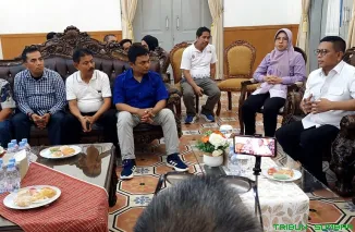 Gubernur Banten Andra Soni menjamu kontingen PWI Sumatera Barat di Rumah Dinas Gubernur Banten, Kota Serang, dalam rangkaian peringatan Hari Pers Nasional (HPN) 2026, Minggu (8/2/2026). (Foto: Ist)