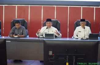 Wakil Wali Kota Padang, Maigus Nasir, membuka Rapat Evaluasi Program Makan Bergizi Gratis (MBG) di Balai Kota Padang, Aia Pacah, Jumat (27/2/2026). (Foto: Ist)