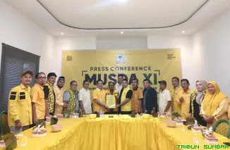 Iqra Chissa didampingi seluruh Ketua DPC Partai Golkar se-Kota Padang saat mendaftar sebagai bakal calon Ketua DPD Partai Golkar Kota Padang pada Musda XI, Selasa (3/2/2026). (Foto: Ist)