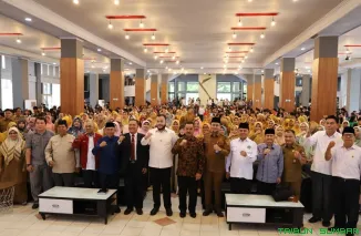 Wali Kota Fadly Amran menghadiri kegiatan Pembinaan Iman Siswa-Siswi Kristen Tahun 2026 di Bagindo Aziz Chan Youth Center, Padang, Senin (23/2/2026). (Foto: Ist)