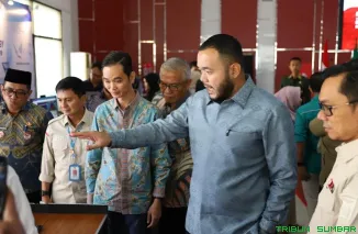 Wali Kota Padang Fadly Amran membuka kegiatan Business Matching Belanja Produk Dalam Negeri di Balai Kota Aia Pacah, Kamis (12/2/2026). (Foto: Ist)