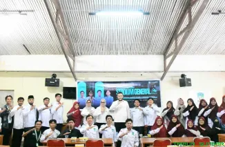 Wali Kota Padang Fadly Amran menyampaikan materi kepemimpinan dalam Stadium General Daurah Pemandu Madrasah KAMMI dan Training for Instruktur (DPMK--TFI) 2026 di Aula Tahura Bung Hatta, Padang, Rabu (4/2/2026). (Foto: Ist)