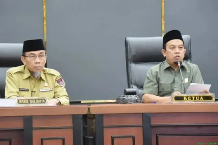 Rapat paripurna penyampaian Laporan Keterangan Pertanggungjawaban (LKPJ) Tahun Anggaran 2025 di ruang sidang utama DPRD Kota Padang, Senin (9/3/2026). (Foto: Ist)