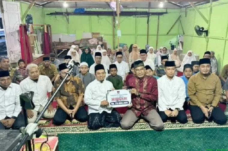 Ketua DPRD Padang Muharlion memimpin Tim Safari Ramadan. (Foto: Ist)