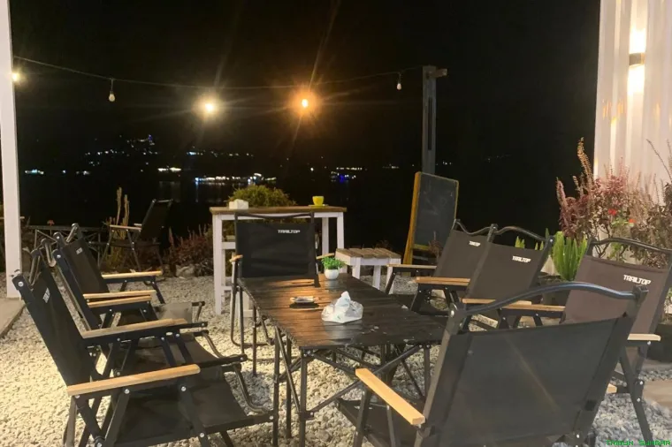 Samaku Coffee Shop Alahan Panjang dengan konsep estetik dan sederhana. (Foto: Ist)