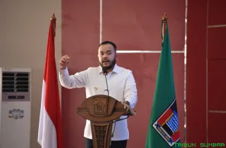 Wali Kota Padang Fadly Amran membuka Forum Konsultasi Publik Rancangan Awal RKPD Kota Padang Tahun 2027 di Aula Gedung Bagindo Aziz Chan, Balai Kota Padang, Aie Pacah, Senin (2/3/2025). (Foto: Ist)