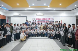 Bupati Solok Jon Firman Pandu menghadiri kegiatan buka puasa bersama dan temu ramah dengan pengurus serta anggota PGRI Kabupaten Solok di D'Relazion, Senin (16/3/2026). (Foto: Ist)