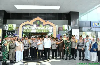 Kota Padang Fadly Amran bersama Forkopimda meninjau posko pengamanan Lebaran di kawasan Pantai Padang, Kamis (19/3/2026). (Foto: Ist)