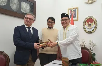 CEO PT ALKO Sumatra Kopi menandatangani kontrak ekspor kopi dengan perusahaan Italia di KBRI Roma, menandai langkah besar kopi Indonesia menembus pasar Eropa. (Foto: Ist)