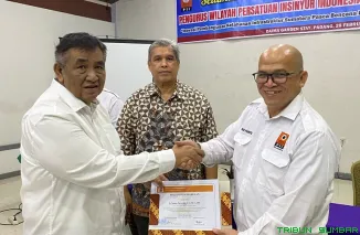 Muhammad Dien ditetapkan secara aklamasi sebagai Ketua Persatuan Insinyur Indonesia (PII) Wilayah Sumatera Barat periode 2025--2028 pada Muswilub PII Sumbar di Daima Garden, Kota Padang. (Foto: Ist)