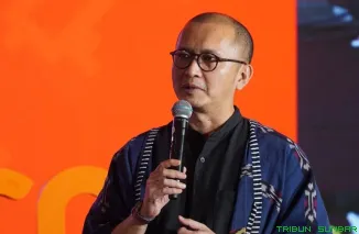 Ketua Umum Indonesia Creative Cities Network menyampaikan pentingnya penataan sistem dan regulasi ekonomi kreatif untuk mendukung industri berbasis ide dan inovasi di Indonesia. (Foto: Ist)