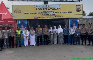 Wakapolresta Padang AKBP Faidil meninjau salah satu pos pelayanan Operasi Ketupat Singgalang 2026 di kawasan Basko City Mall, Selasa (17/3/2026). (Foto: Ist)