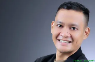 Ketua PJKIP Kota Padang Yuliadi Chandra memberikan keterangan terkait dukungannya terhadap Surat Edaran Wali Kota Padang tentang kepastian harga kuliner menjelang Idul Fitri 1447 H, Rabu (18/3/2026). (Foto: Ist)