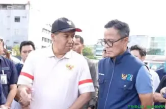 Menteri PKP Maruarar Sirait bersama Kepala BP BUMN Dony Oskaria meninjau lokasi pembangunan rusun di kawasan Senen, Jakarta Pusat. (Foto: Ist)