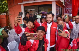 Wali Kota Padang Fadly Amran bersama Founder Indah Cargo Group Arisal Aziz saat peluncuran aplikasi transportasi online Josal Sumatera Barat di Kantor Indah Logistik Cargo, Padang, Selasa (17/3/2026). (Foto: Ist)