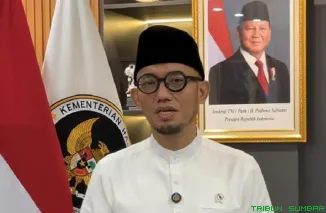 Wakil Menteri Haji dan Umrah RI Dahnil Anzar Simanjuntak menyampaikan imbauan penundaan sementara keberangkatan umrah melalui pernyataan video resmi yang beredar di media sosial, menyikapi dinamika situasi keamanan di Timur Tengah. (Foto: Ist)