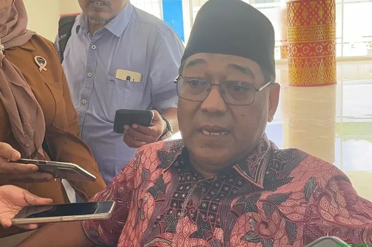 Ketua Pansus I Usmardi Thareb memimpin pembahasan LKPJ 2025 yang menyoroti dampak program terhadap masyarakat. (Foto: Ist)