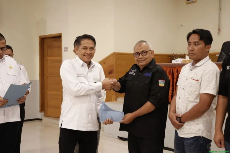 Peserta dari unsur pemerintah dan dunia usaha mengikuti sosialisasi Pajak Air Permukaan di Solok Selatan. (Foto: Ist)