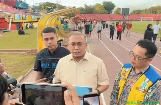 Wakil Ketua Komisi VI DPR RI Andre Rosiade meninjau kawasan Stadion GOR H. Agus Salim Padang yang akan direkonstruksi total mulai Juli 2026. (Foto: Ist)