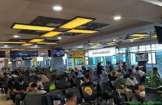 Suasana aktivitas penumpang di Bandara Internasional Minangkabau. (Foto: Ist)