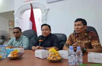 Rapat internal Bawaslu Kota Padang membahas penguatan kehumasan dan layanan informasi publik dalam rangka persiapan menuju Pemilu 2029. (Foto: Ist)