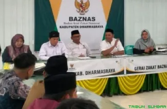 Dai Baznas Dharmasraya melakukan sosialisasi dan ajakan berzakat kepada masyarakat untuk meningkatkan penerimaan zakat, infak, dan sedekah (ZIS) selama bulan Ramadhan. (Foto: Ist)