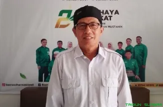 Penyaluran bantuan zakat oleh Baznas Dharmasraya kepada mustahik selama bulan Ramadhan 1447 Hijriah untuk membantu meringankan beban ekonomi masyarakat. (Foto: Ist)