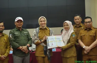 Bupati Annisa Serahkan SPPT PBB Tahun 2026 Kepada Wali Nagari