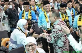 Wakil Ketua DPR RI Sufmi Dasco Ahmad melepas keberangkatan calon jemaah haji Kloter I Provinsi Banten di Bandara Soekarno-Hatta, Rabu (22/4/2026). (Foto: Ist)