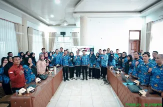 Kegiatan penyusunan dan pemutakhiran Daftar Informasi Publik (DIP) oleh Diskominfo Solok Selatan bersama PPID pelaksana untuk meningkatkan layanan informasi publik. (Foto: Ist)