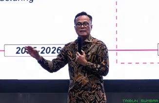 Kepala BP BUMN sekaligus COO Danantara Dony Oskaria memaparkan strategi reformasi dan restrukturisasi BUMN dalam sebuah acara di Jakarta, Selasa (22/4/2026). (Foto: Ist)